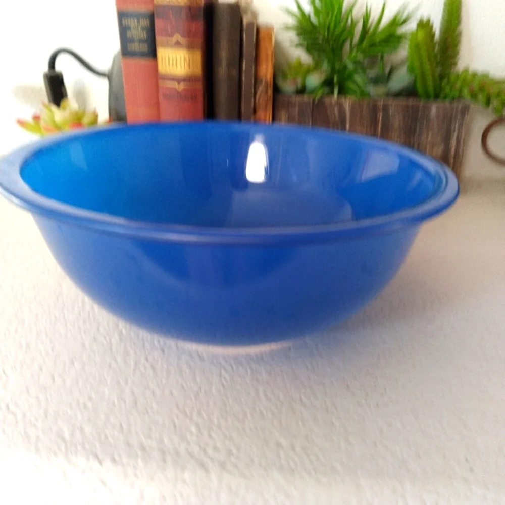 Pyrex 325 cobalt blue mixing bowl 2.5L with clear glass bottom - Picture 2 of 13